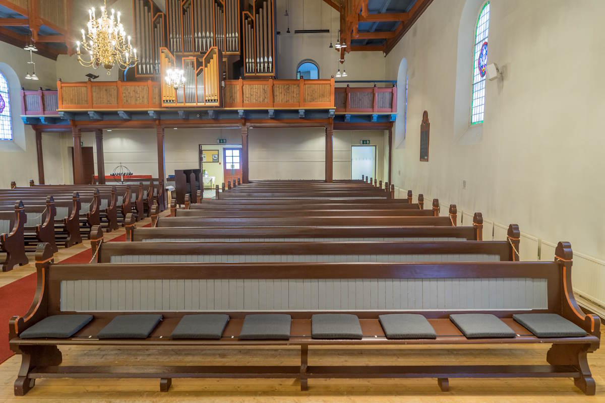 Front bilde av benkeputene